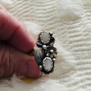 Elegant Silver and Mother of Pearl Floral Ring